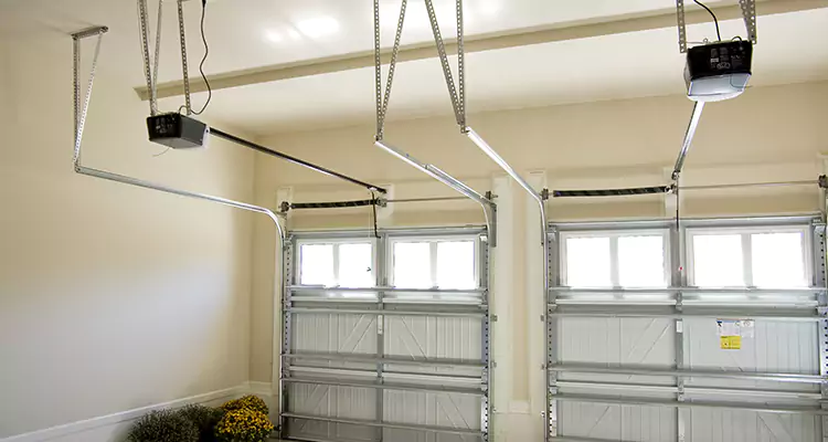 Residential Emergency Garage Door Repair in Jupiter, FL